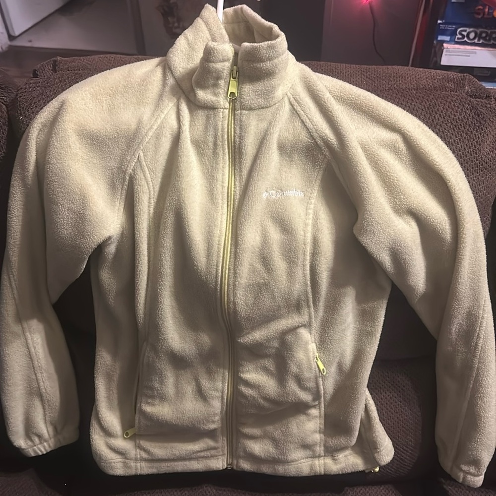 Small Green Women’s Columbia Sweatshirt with zip up pockets